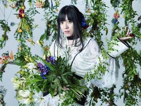 鈴華ゆう子 鈴華ゆう子