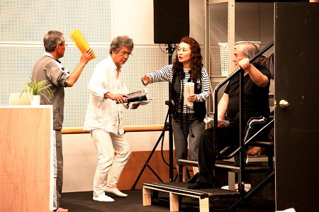 新国立劇場演劇『エネミイ』 稽古場より。撮影:細野晋司