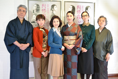会見より。左から、林隆三、奥菜恵、荻野目慶子、浅野温子、高岡早紀、加賀まりこ