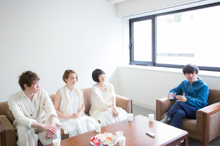 (画像左から)宮沢氷魚、豊田エリー、青柳いづみ、藤田貴大 撮影:石阪大輔