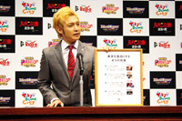 就任挨拶をする、つるの剛士市長