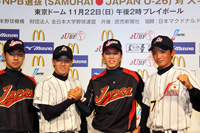 左から：銀仁朗、斎藤佑樹、坂本勇人、東浜巨