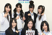 SKE48のメンバー。(左上段から)松本梨奈、高田志織、新海里奈、高柳明音、(左下段より)松井玲奈、松井珠理奈、矢神久美