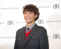 バナナ・リパブリック『ハッピーリース』点灯式に成宮寛貴、登場