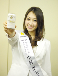 「女性に飲んで欲しい」とシルクヱビスをPRする中村果生莉