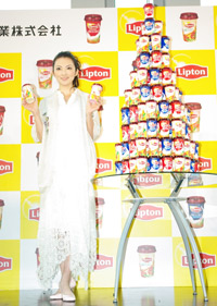 田中麗奈とチルドカップタワー