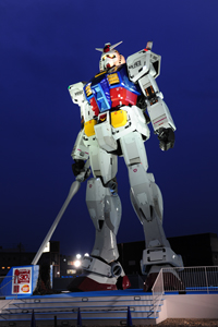 実物大のガンダムは全高約18メートル、重量約30トン Photo:源賀津己