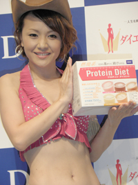 中澤裕子が美しく生まれ変わったボディを披露