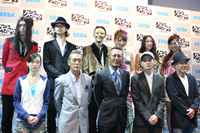 俳優・高良健吾(前段右から2番目)、波瑠(前段左)ら『クロヒョウ　龍が如く新章』発表会登壇者