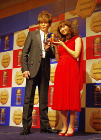 哀川翔(左)と藤本美貴