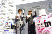 ウイダーinゼリー新CM発表会より。写真左から中村蒼、夏帆