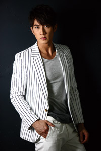 ウーズン(呉尊) (C)AZIO ENT.