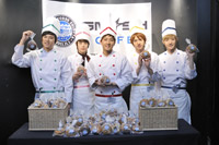 SM☆SH　左からハンバン、ジェリー、セゲ、ヒーロー、ナル　撮影：杉山正直