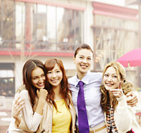 左から、番組MCの長谷川 潤、優香、江角マキコ、松嶋尚美