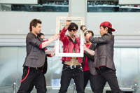 噂の“フレームの舞”を披露するSHOW(ショウ・ルオ)