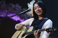 初の単独イベントで自作詞曲をギター弾き語りを披露したパク・シネ　IMX&4HIM