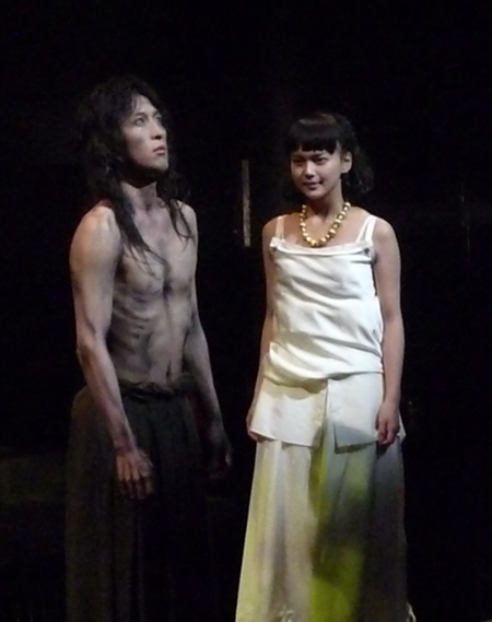 『サロメ』舞台稽古より(左：成河、右：多部未華子)