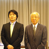 「渡邉暁雄音楽基金」音楽賞・特別賞 発表記者会見より(左：山田和樹、右：中藤泰雄)