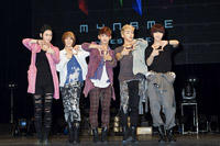 会見に臨むMYNAME　左からコヌ、チェジン、セヨン、インス、ジュンQ　撮影：李世午