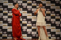 左から、ミッツ・マングローブ、冨永愛