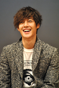 日本1stアルバム発売イベントを開催したキム・ヒョンジュン