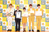 ココイチのキャンペーン記者会見に登場したU-KISSと福田萌(写真中央)