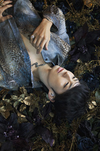 VANNESS　(C)2013 mika ninagawa