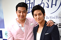 公開記者会見を行ったチョ・インソンとキム・ボム　撮影：門 宏