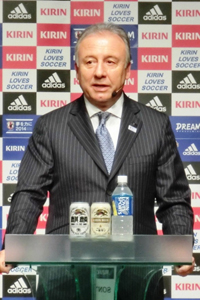 『W杯』にむけて意気込みを語るザッケローニ監督