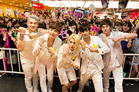 NU'EST　左からベクホ、ミンヒョン、レン、JR、アロン