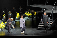 2010年公演より　提供：新国立劇場　撮影：三枝近志