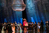 新国立劇場オペラ「椿姫」　撮影：寺司 正彦／提供：新国立劇場