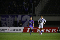 写真左より、浅野拓磨(サンフレッチェ広島)、宇佐美貴史(ガンバ大阪)　(C)J.LEAGUE PHOTOS