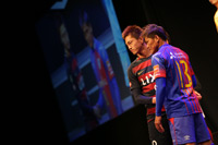 (写真左より)鈴木優磨(鹿島アントラーズ)、大久保嘉人(FC東京) (C)J.LEAGUE PHOTOS