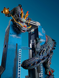 「祝 飛龍遊々スカイビル」(彫刻) 2018年　“Flying dragon frolicing around the Sky Building” (Sculpture) 2018