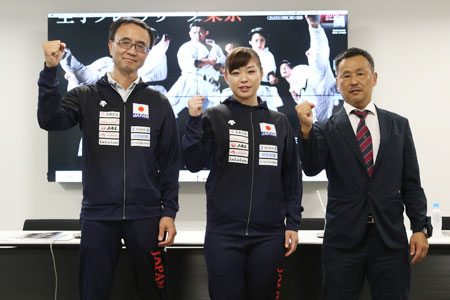 「KARATE1プレミアリーグ東京大会」記者会見 （写真左より）林晃・男子組手監督、植草歩選手、中野秀人・女子組手監督