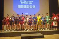 開幕記者会見に出席したV.LEAGUE DIVISION1 MENの選手一同