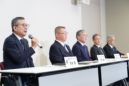 第2回新型コロナウイルス対策連絡会議後記者会見の出席者一同　(C)J.LEAGUE