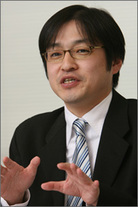 マイクロソフト株式会社 広報部 部長／岡部 一志