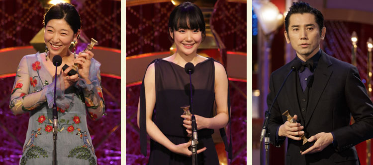 左より最優秀主演女優賞・安藤サクラ、最優秀助演女優賞・黒木華、最優秀助演男優賞・本木雅弘