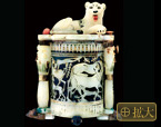 【ライオンの飾りのついた化粧容器】