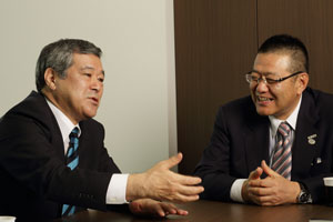 久保博常務取締役事業局長、稲垣理事