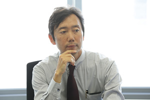 LIXIL　石橋和之部長