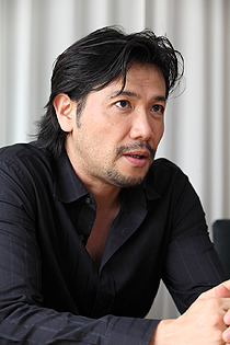 流山児★事務所「ユーリンタウン―URINETOWN The Musical―」　別所哲也