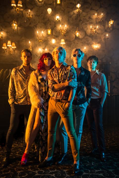 r5 new addictions tour チケットぴあ 音楽 海外rock popsの