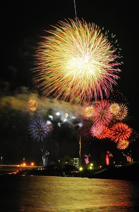 市制施行90周年記念 第70回湘南ひらつか花火大会 チケットぴあ イベント 祭り 花火大会のチケット購入 予約