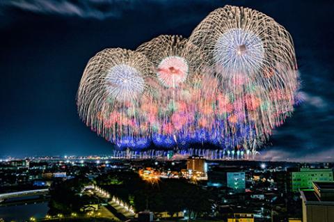 酒田の花火 全国二尺玉花火競技大会 | チケットぴあ[イベント 祭り・花火大会のチケット購入・予約]