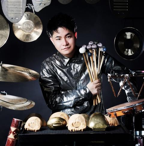 新野将之(パーカッション)