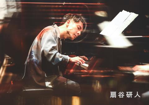 「朱の響宴」ヒカリとピアノとヴォイスと