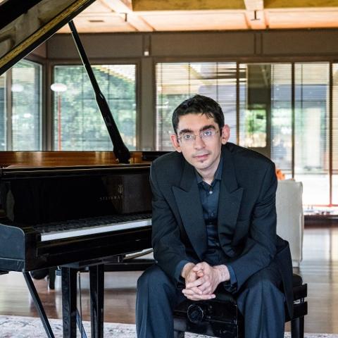 ジャンルカ・カシオーリ（ｐ）